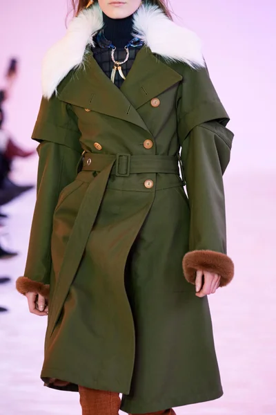 Look 15